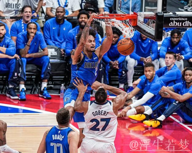 麦克丹尼尔斯巧妙助攻 戈贝尔高空炸篮 麦克丹尼尔斯巧妙助攻 戈贝尔高空炸篮